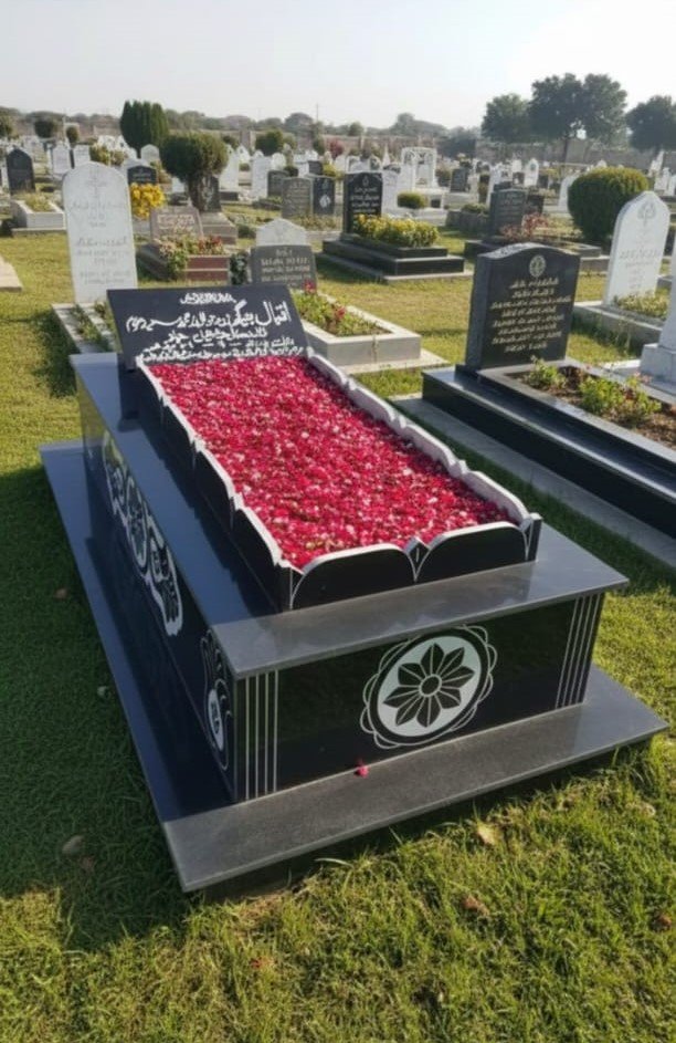 Black Granite Single Step Grave Design 6.5x3.5