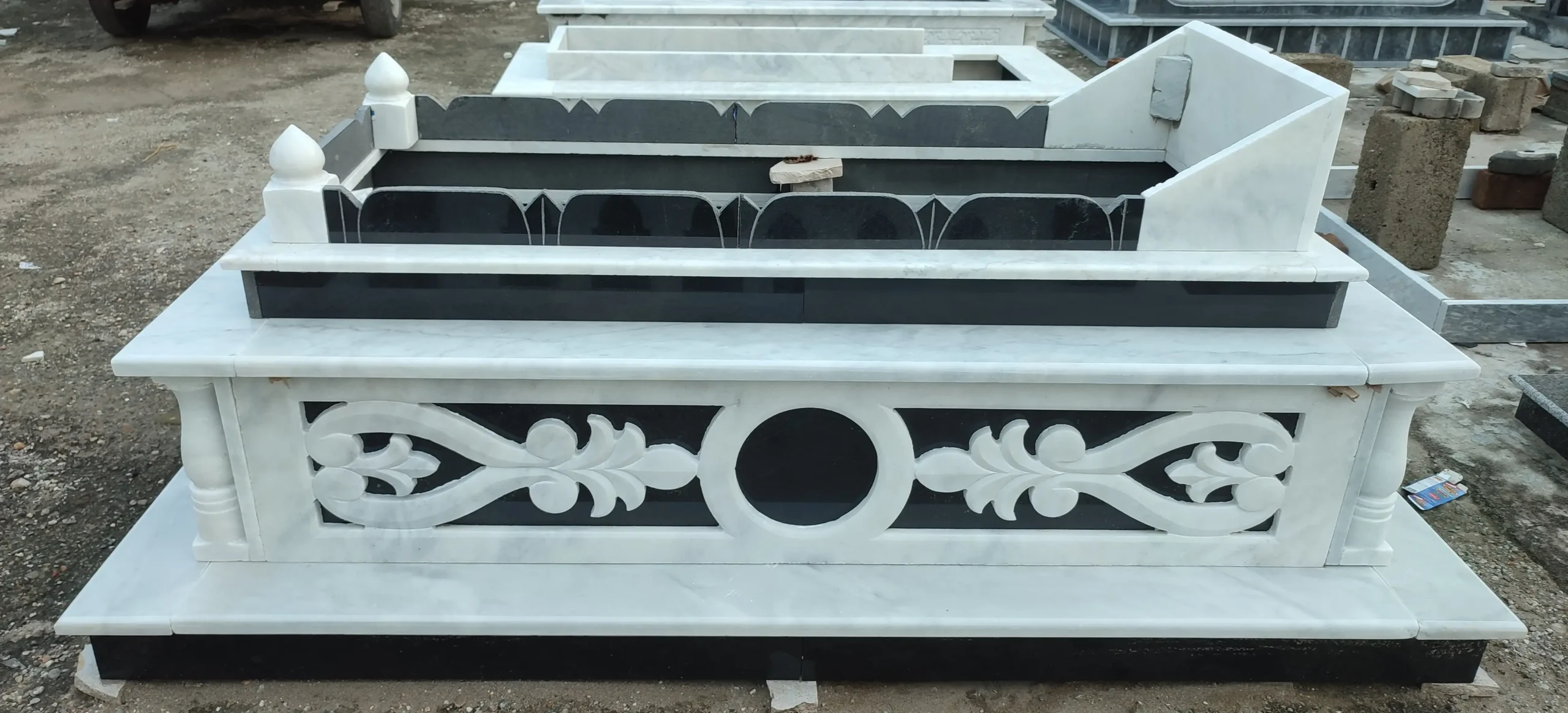 contrast grave design of black granite and rehman white