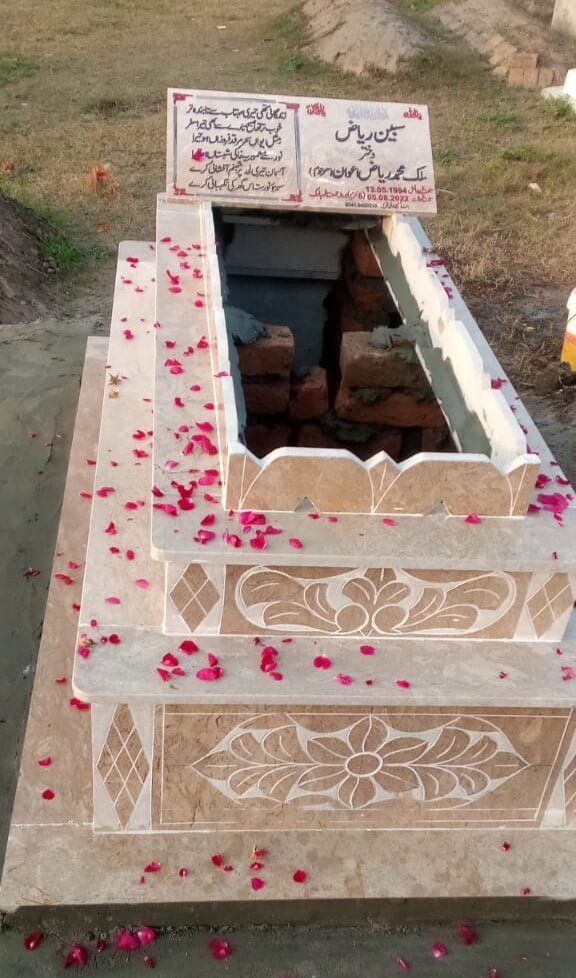 travera marble double step grave design