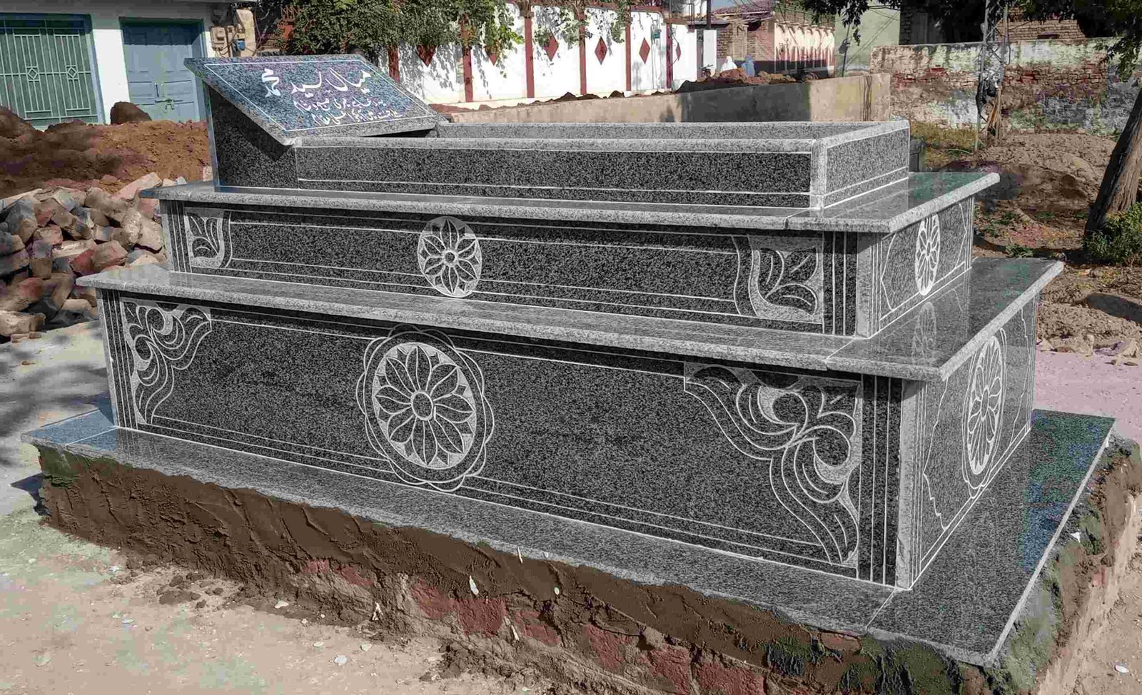 tropical granite qabar design